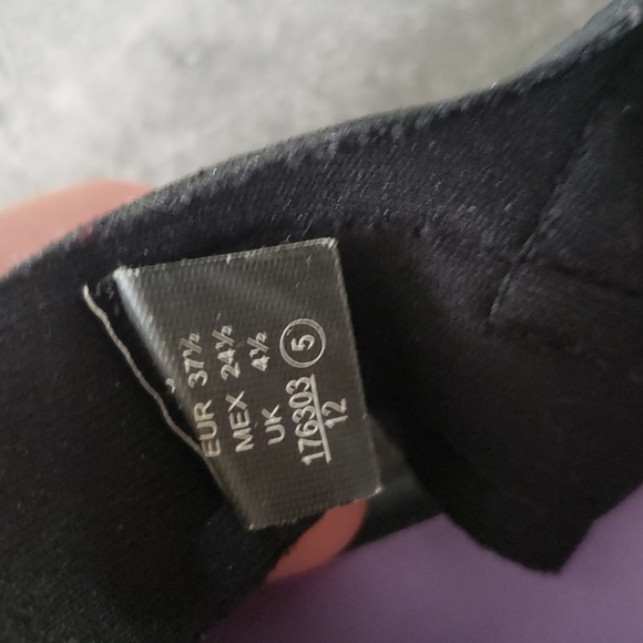 Sandals - Picture 3 of 3